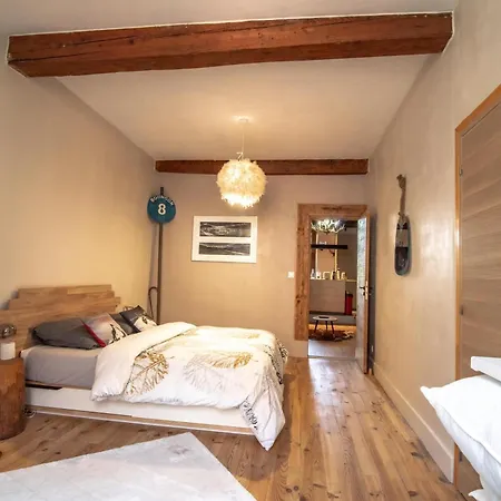 De Montagne Style Sur Le Quai Saint Laurent Et Bastille Grenoble